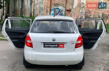 Хетчбек Skoda Fabia 2012 в 