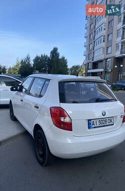 Хэтчбек Skoda Fabia 2012 в 