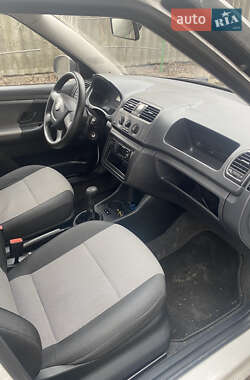 Хэтчбек Skoda Fabia 2012 в 