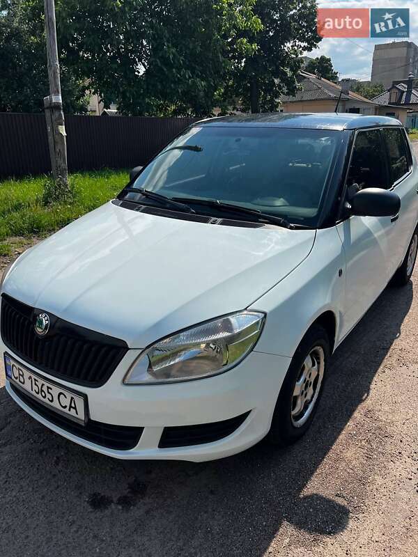 Хэтчбек Skoda Fabia 2012 в Чернигове