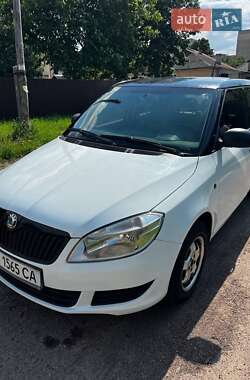 Хэтчбек Skoda Fabia 2012 в 