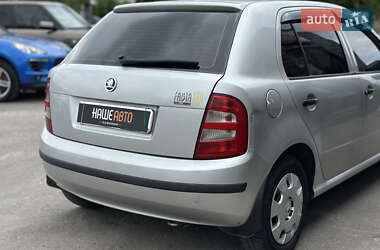 Хэтчбек Skoda Fabia 2002 в 