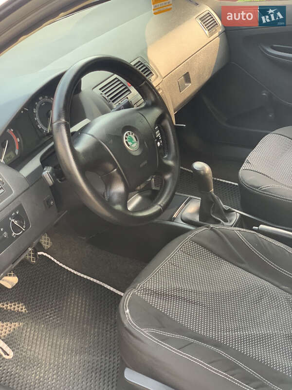 Хетчбек Skoda Fabia 2007 в Рокитному