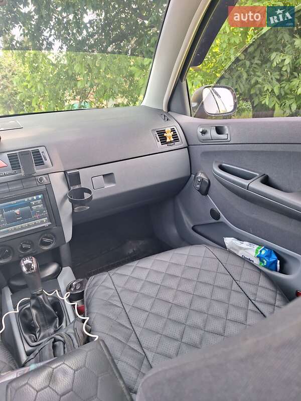 Хэтчбек Skoda Fabia 2001 в Каменском