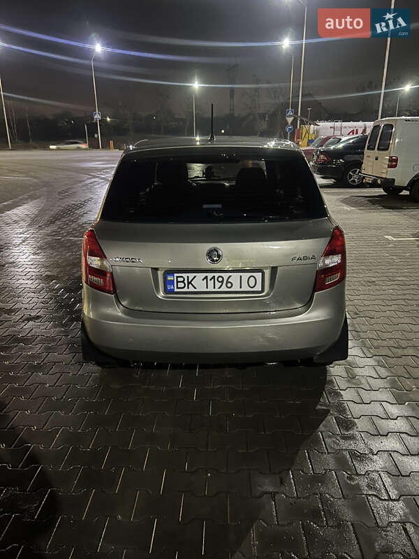 Хэтчбек Skoda Fabia 2015 в Луцке