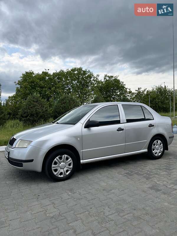 Седан Skoda Fabia 2002 в Жовкві