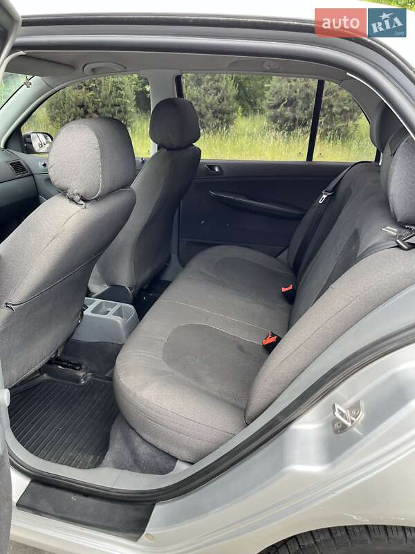 Седан Skoda Fabia 2002 в Жовкві