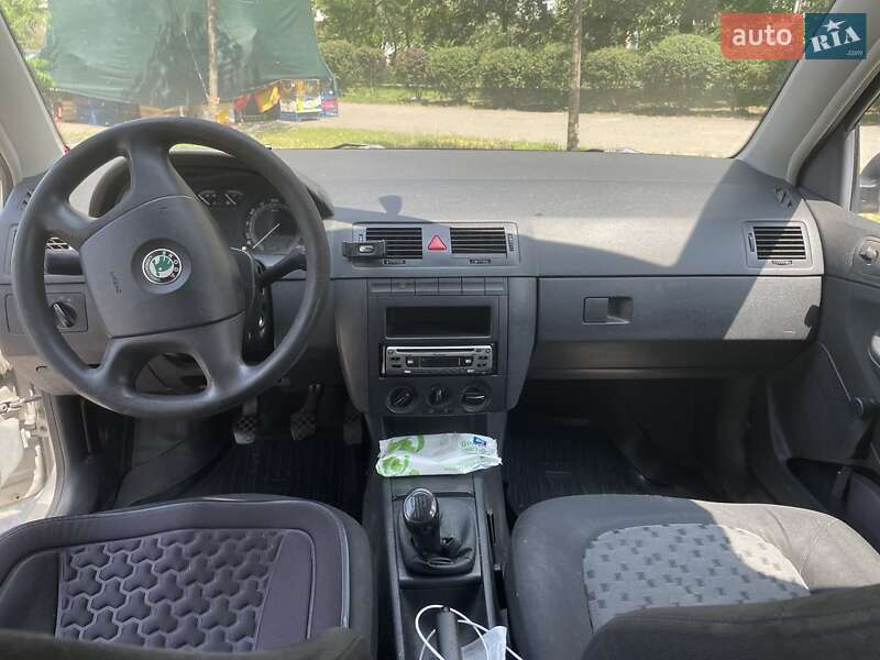 Седан Skoda Fabia 2006 в Києві