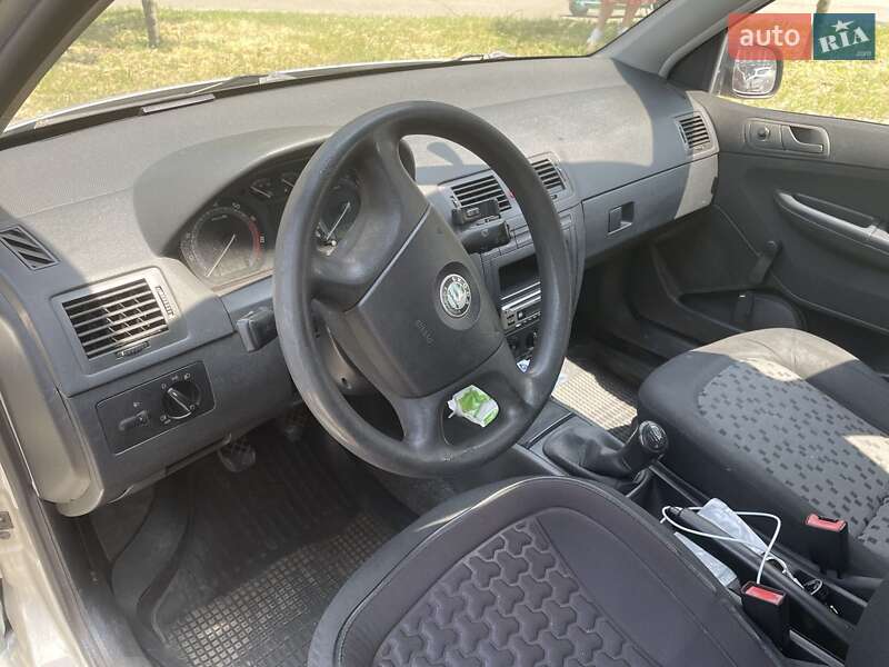 Седан Skoda Fabia 2006 в Києві