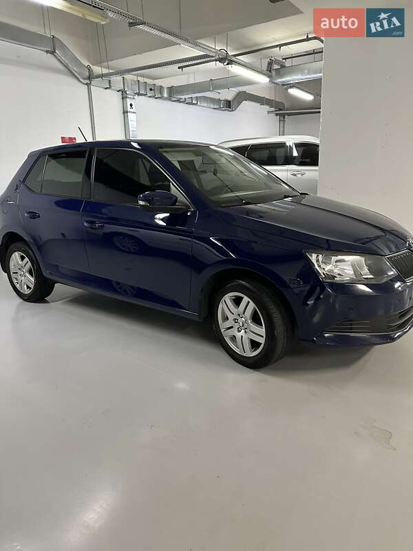 Хэтчбек Skoda Fabia 2016 в Киеве