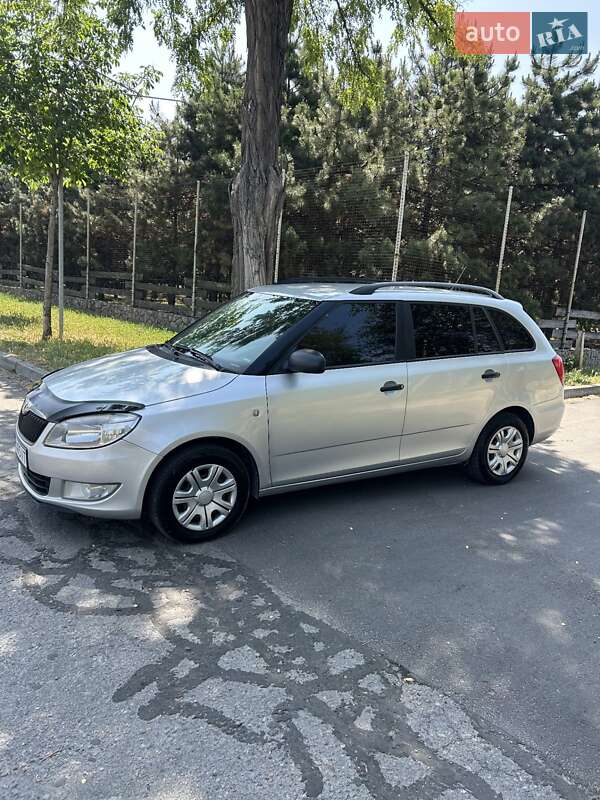 Універсал Skoda Fabia 2012 в Дніпрі