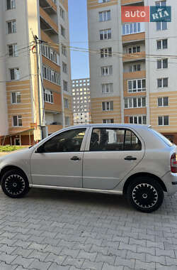 Хэтчбек Skoda Fabia 2006 в 