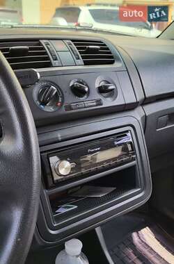 Хэтчбек Skoda Fabia 2010 в 