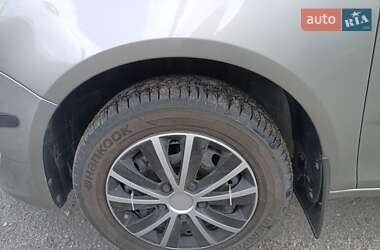 Хэтчбек Skoda Fabia 2012 в 
