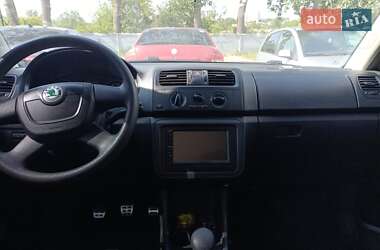 Хэтчбек Skoda Fabia 2012 в 
