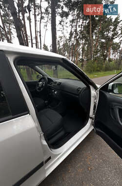 Хэтчбек Skoda Fabia 2011 в 