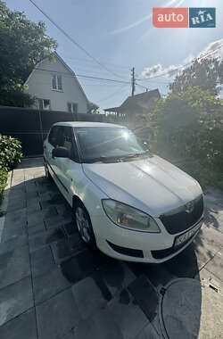 Хэтчбек Skoda Fabia 2010 в 