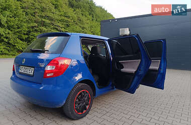Хэтчбек Skoda Fabia 2010 в 