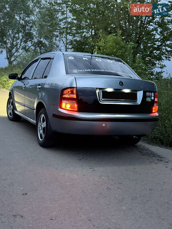 Седан Skoda Fabia 2002 в Ужгороде
