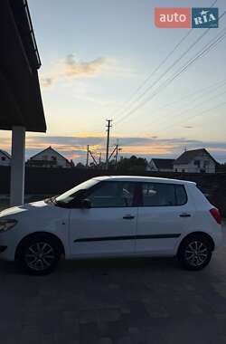 Хэтчбек Skoda Fabia 2010 в 