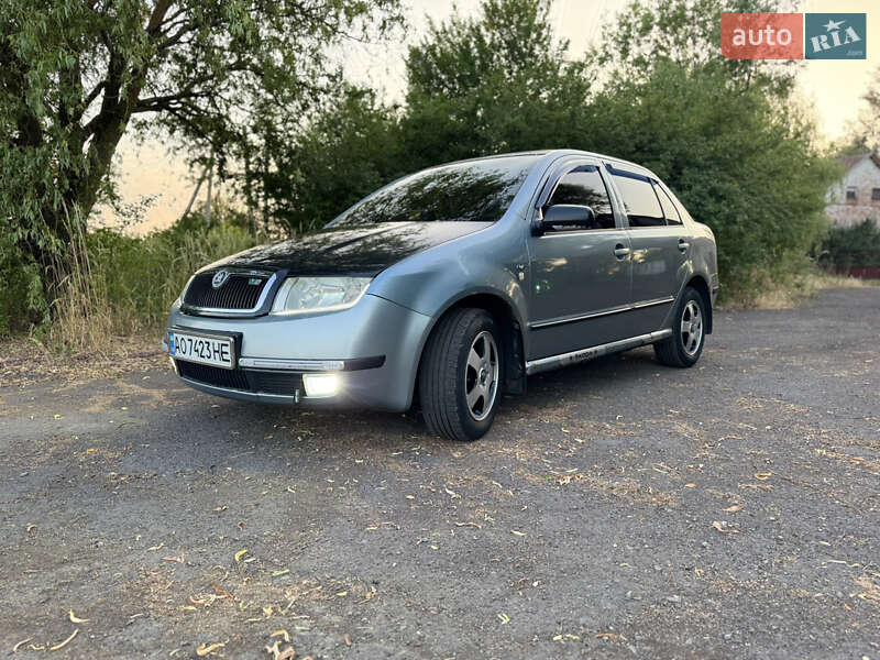 Седан Skoda Fabia 2002 в Ужгороде
