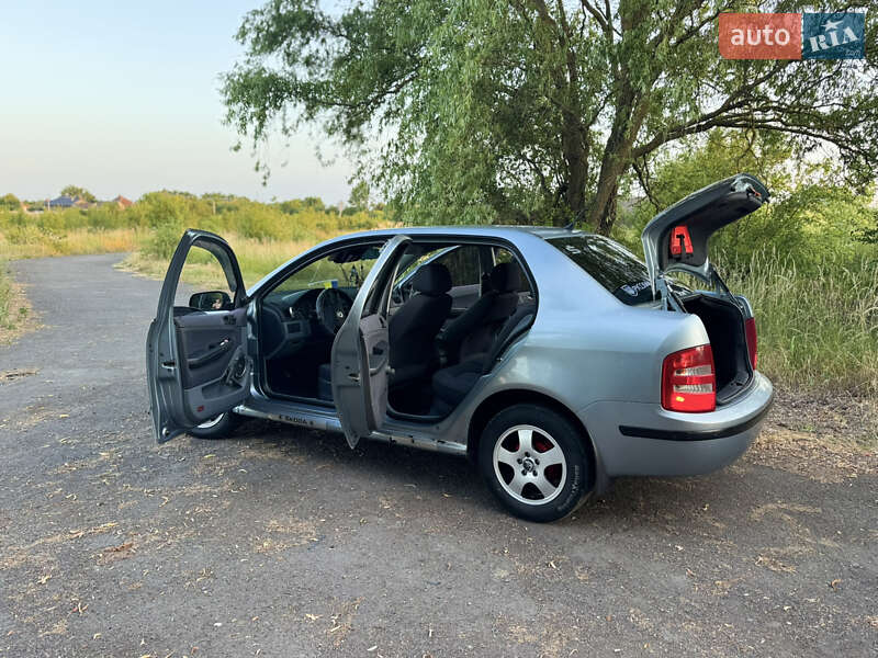 Седан Skoda Fabia 2002 в Ужгороде