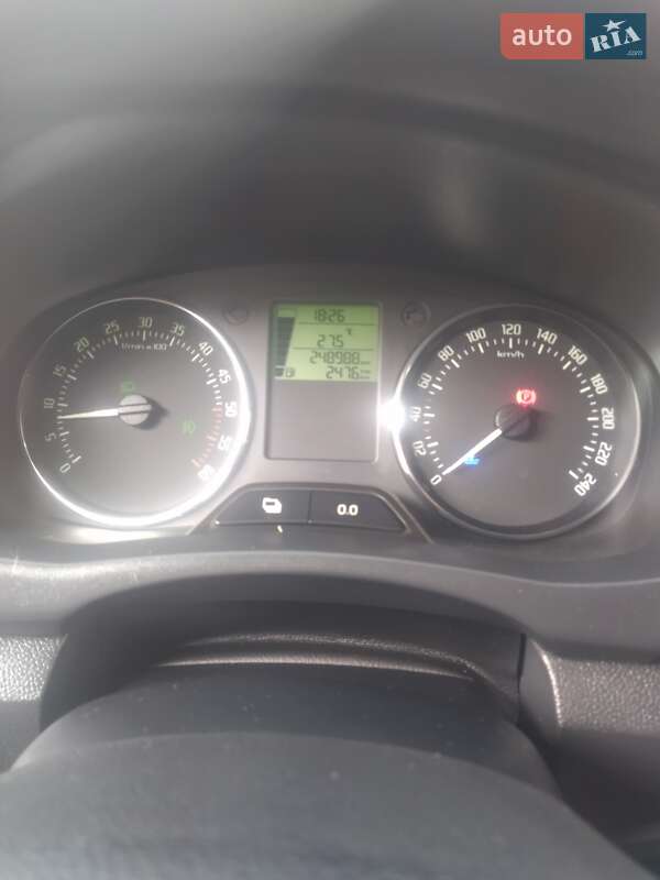 Хетчбек Skoda Fabia 2014 в Кропивницькому