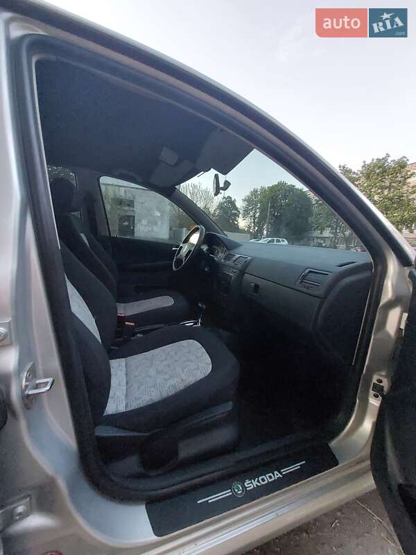 Хэтчбек Skoda Fabia 2003 в Павлограде