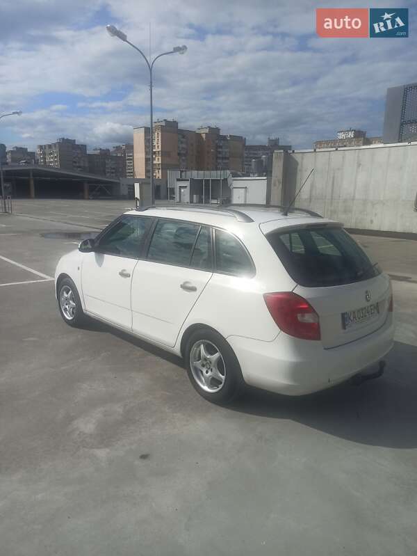 Універсал Skoda Fabia 2010 в Києві