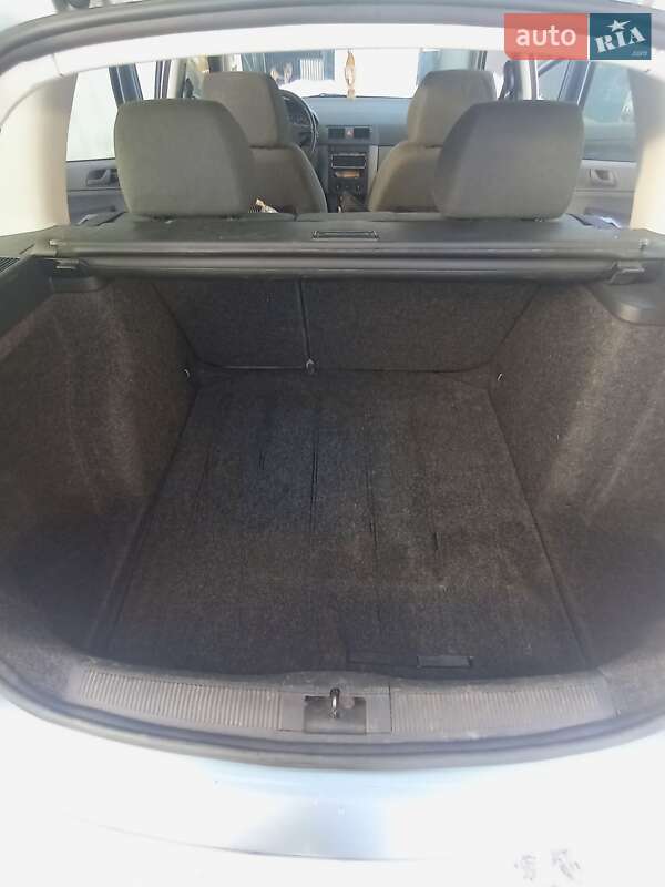 Универсал Skoda Fabia 2001 в Долине