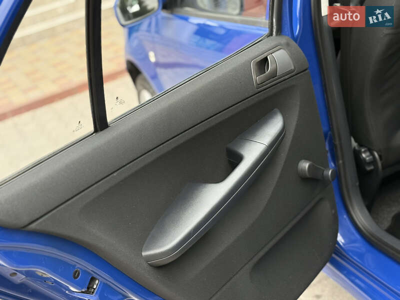 Хэтчбек Skoda Fabia 2005 в Староконстантинове