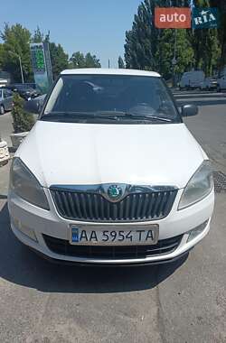 Хэтчбек Skoda Fabia 2012 в 