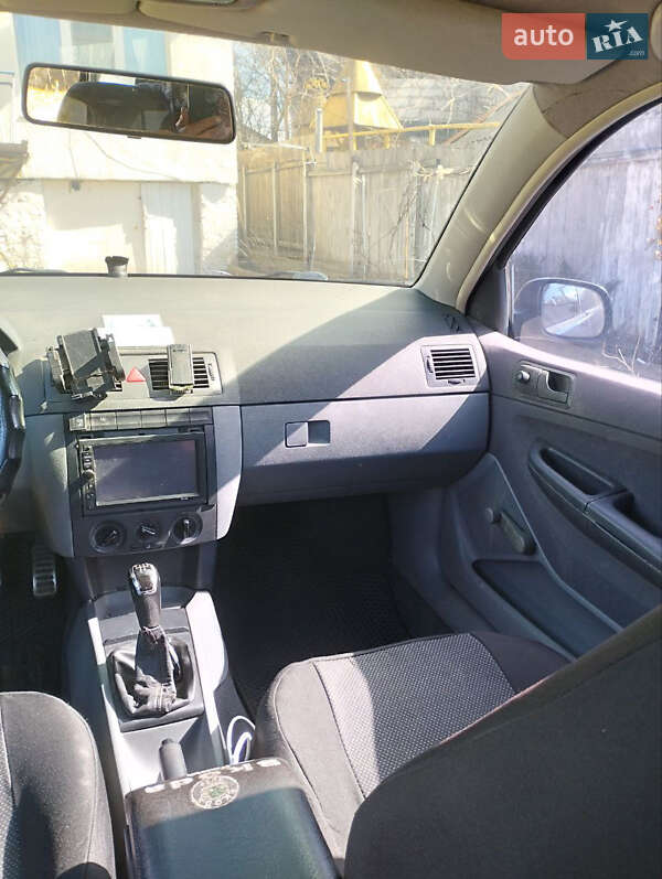 Седан Skoda Fabia 2001 в Харькове