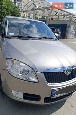 Хэтчбек Skoda Fabia 2008 в 