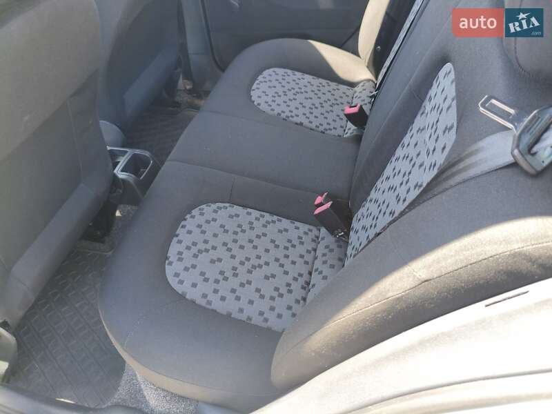 Хэтчбек Skoda Fabia 2006 в Запорожье