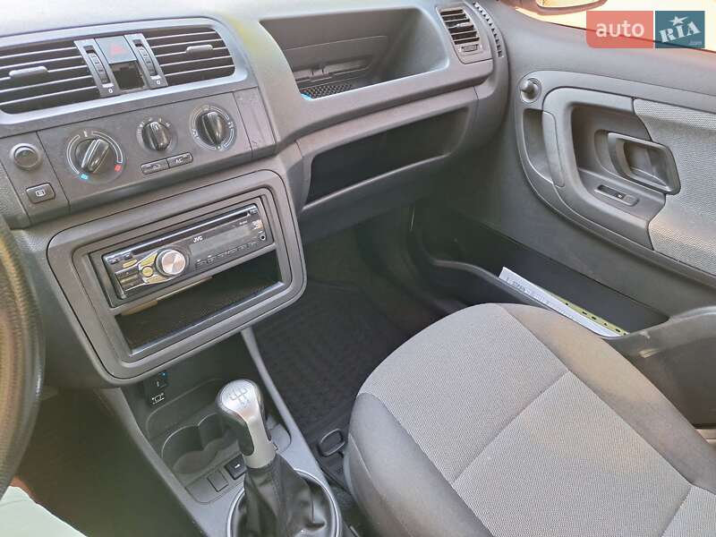 Хэтчбек Skoda Fabia 2012 в Харькове