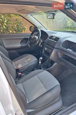 Хэтчбек Skoda Fabia 2012 в 