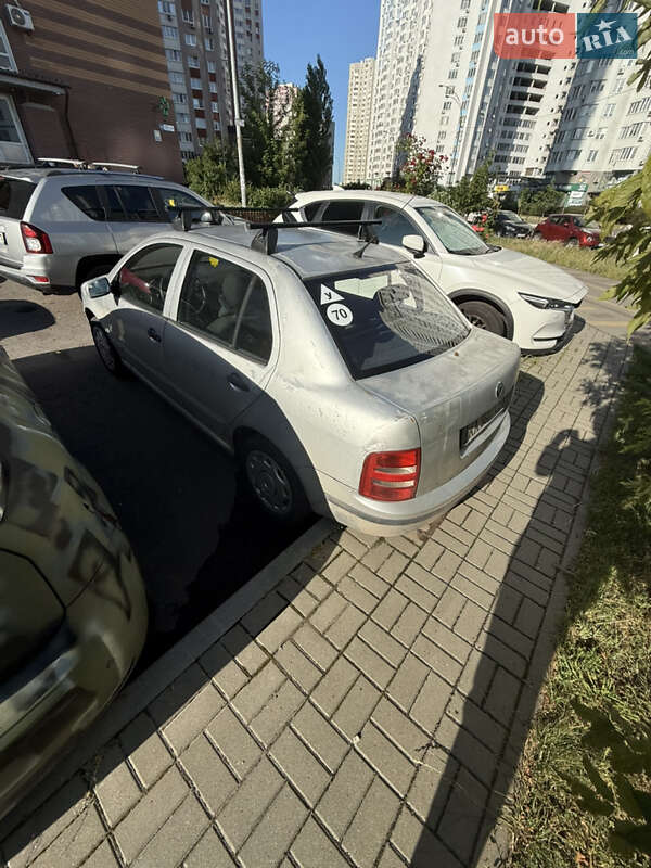 Седан Skoda Fabia 2003 в Киеве