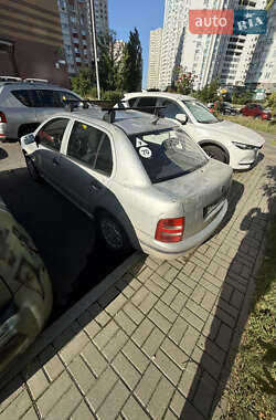 Седан Skoda Fabia 2003 в 