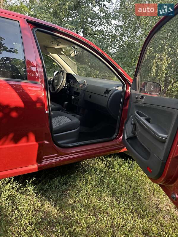 Седан Skoda Fabia 2006 в Полтаве