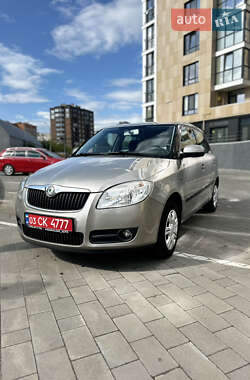 Хэтчбек Skoda Fabia 2008 в Луцке