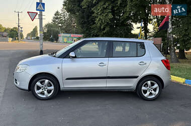 Хэтчбек Skoda Fabia 2009 в 