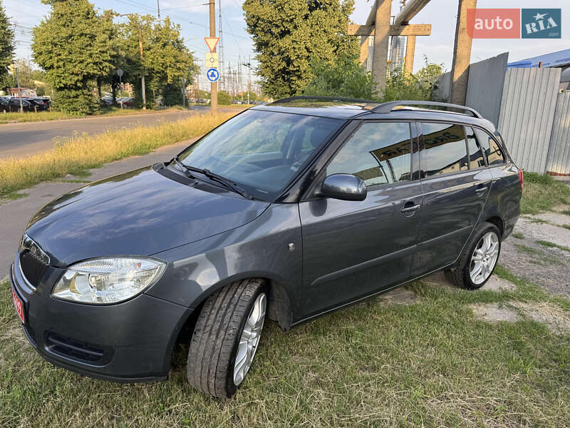 Хэтчбек Skoda Fabia 2008 в Луцке