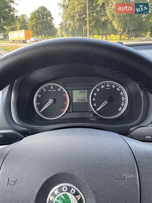 Хэтчбек Skoda Fabia 2008 в Луцке
