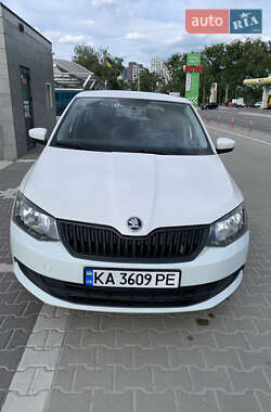 Хэтчбек Skoda Fabia 2016 в Вишневом