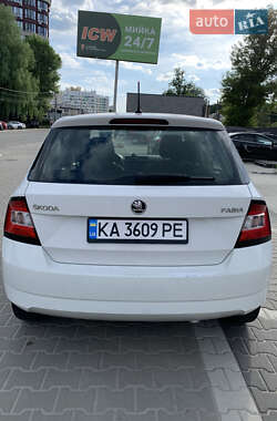 Хэтчбек Skoda Fabia 2016 в 