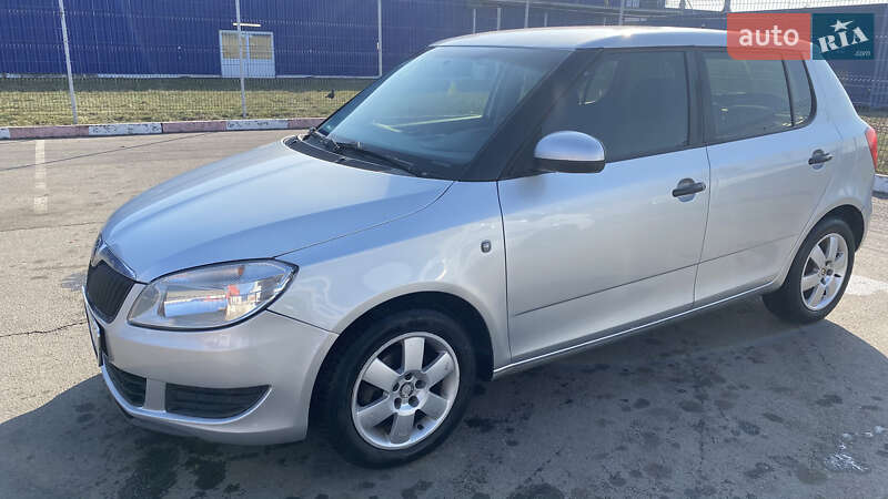 Хэтчбек Skoda Fabia 2010 в 