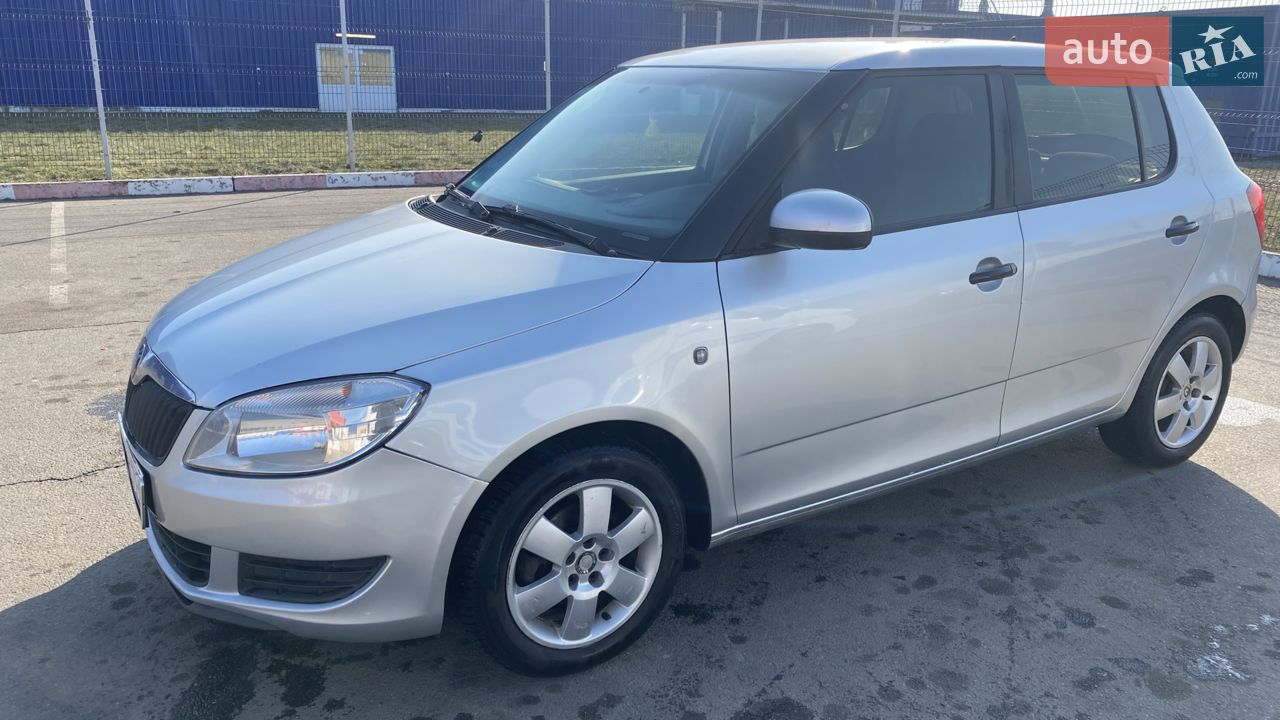 2011 Skoda Fabia - мініатюра 10