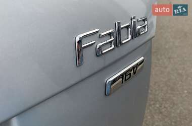 Хэтчбек Skoda Fabia 2012 в 