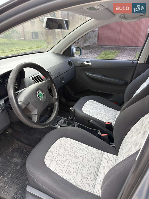 Хэтчбек Skoda Fabia 2004 в Стрые